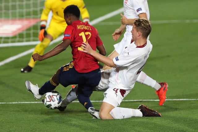 塔图姆22+9+7库里18分 凯尔特人大胜勇士40分