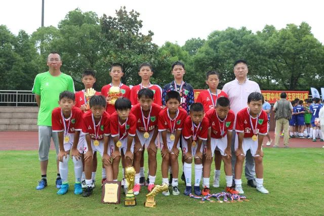 约基奇三双掘金灭火4连胜 河村3分灰熊胜奇才