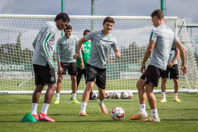 霍伊伦连续11场比赛遭遇球荒 本轮首发0射门